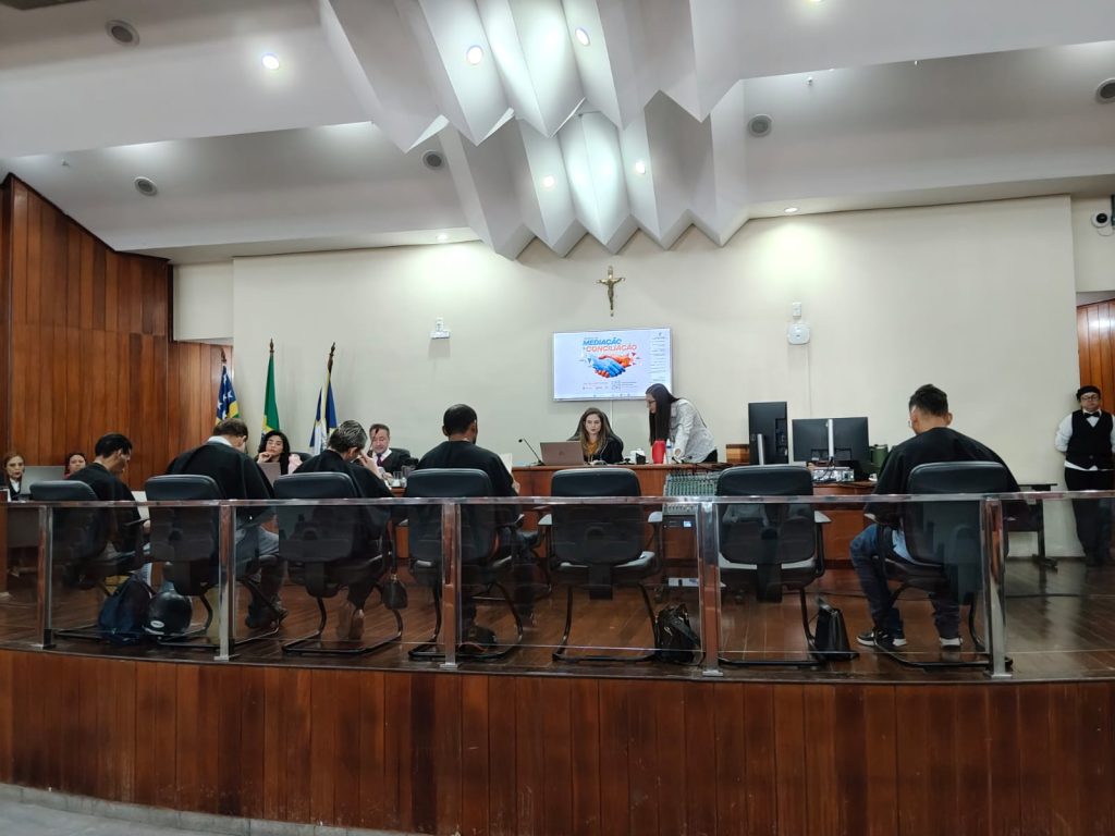 Júri teve início na manhã desta quinta-feira (25). (Foto: Davi Galvão) Anápolis