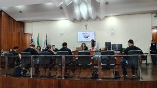 Júri teve início na manhã desta quinta-feira (25). (Foto: Davi Galvão) Anápolis