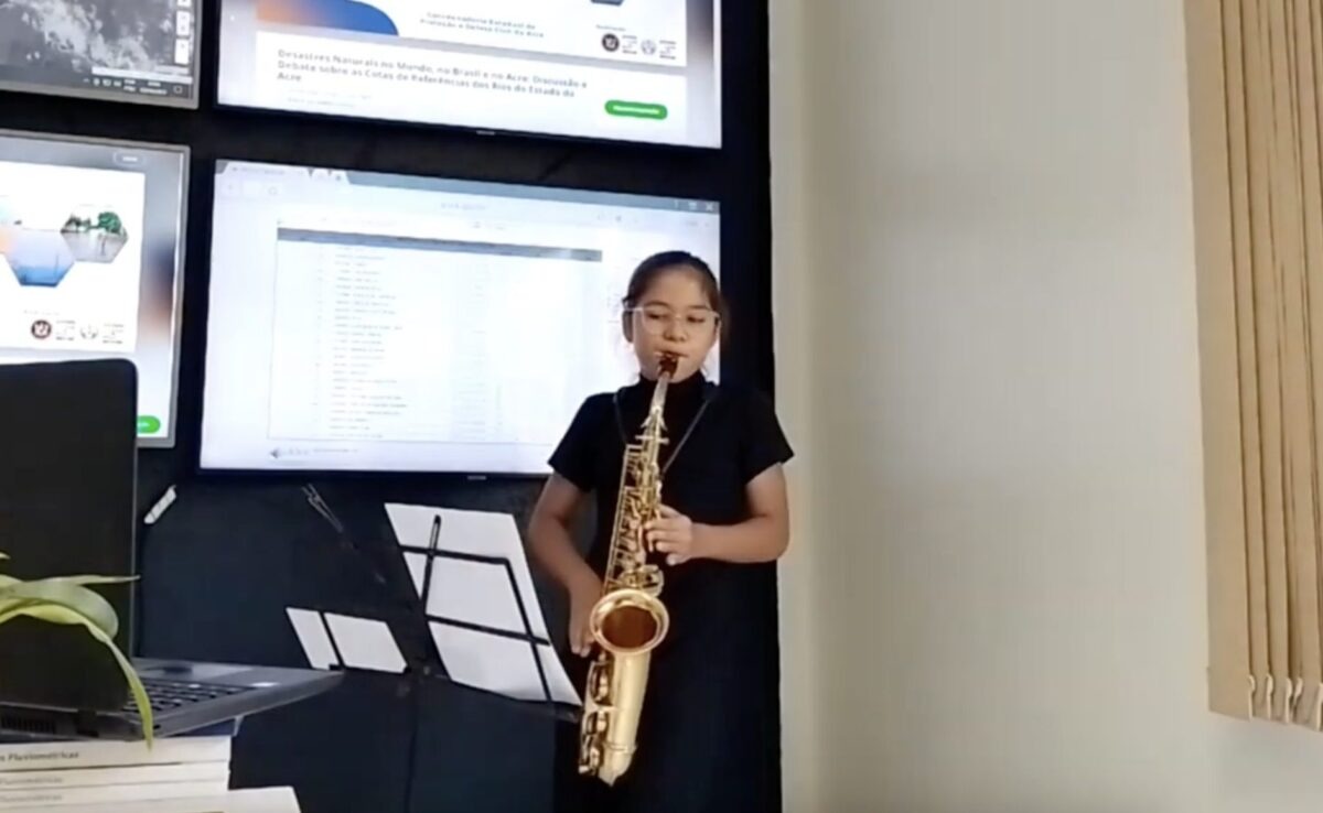 Superdotada, brasileira de 13 anos quebra barreiras ao passar em 10 faculdades e ser aprovada em concurso público