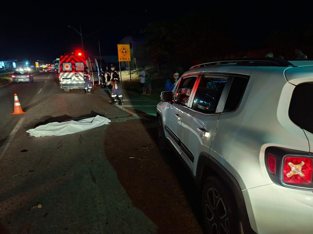 Homem morre atropelado em Aparecida de Goiânia e detalhe chama atenção da polícia