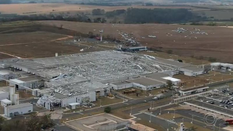 Metalúrgicos da Toyota aprovam pacote com férias e suspensão de contratos após destruição de fábrica