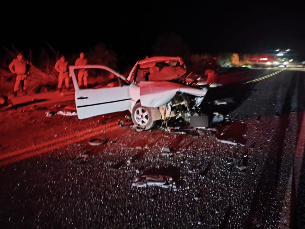 Motorista morre após invadir pista e sofrer grave acidente no interior de Goiás