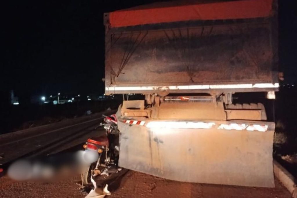 Motociclista não resiste e morre após colidir com caminhão em Goianésia