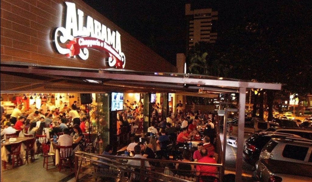 É só por conta dos barzinhos? Entenda por que Goiânia é o melhor lugar para quem quer começar a carreira de cantor