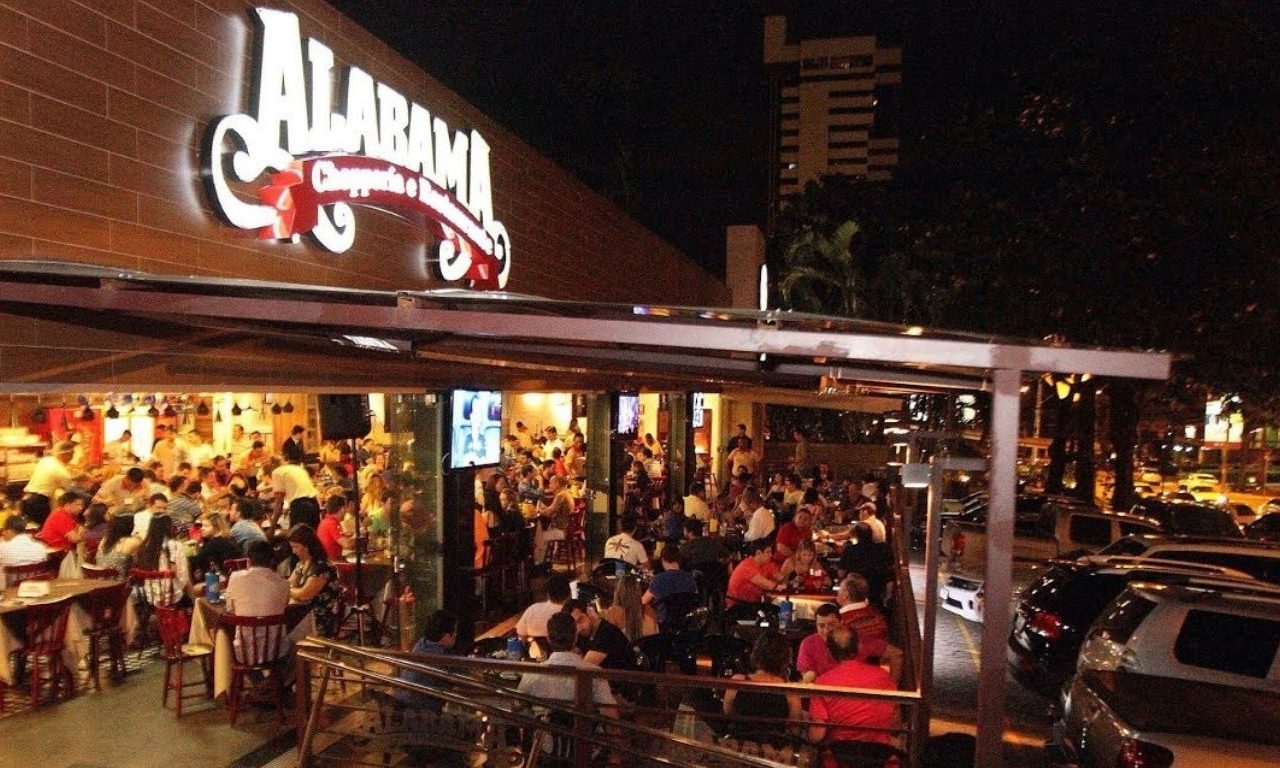 É só por conta dos barzinhos? Entenda por que Goiânia é o melhor lugar para quem quer começar a carreira de cantor