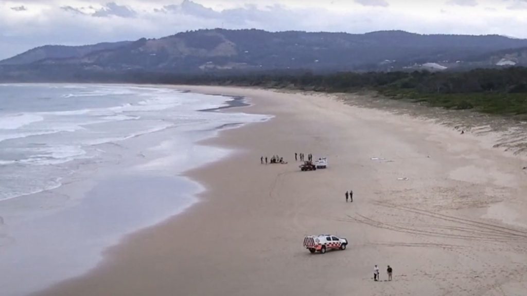 Surfista morreu após ataque de tubarão em praia na Austrália. (Foto: Captura de Tela/Youtube/CNN Brasil)