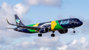 A Azul é obrigada a devolver avião com pintura da bandeira do Brasil após decisão da Justiça