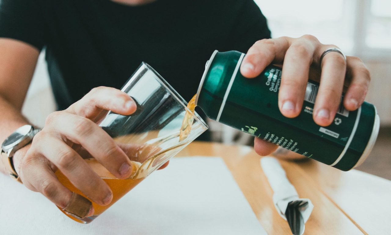 Não é a cerveja, nem o refrigerante: a bebida que mais faz mal a saúde, segundo nutricionistas