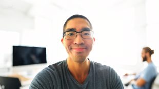 Conheça o homem que se tornou o bilionário mais jovem do mundo