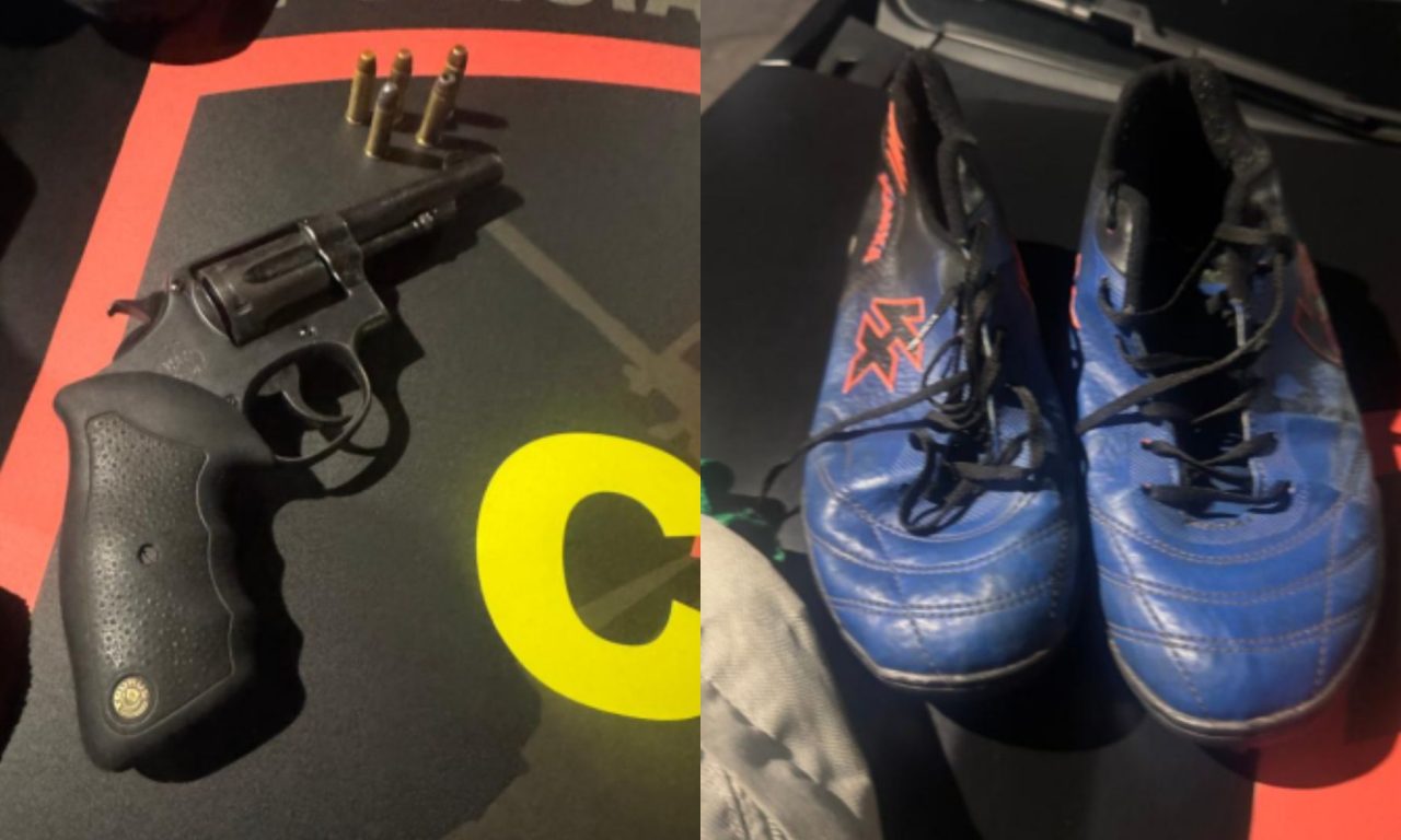 Policiais encontraram armas e chuteiras com os suspeitos.