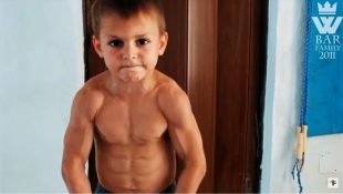 Menino que já foi considerado o mais forte do mundo cresce e hoje segue outro caminho