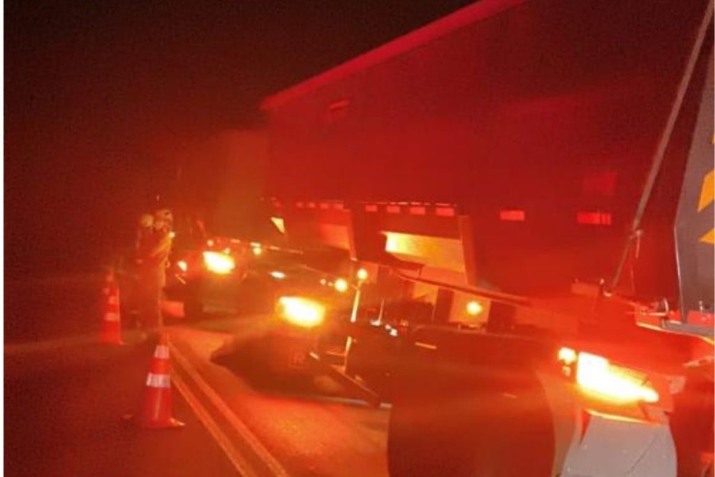 Homem morre após tentar subir em carreta em movimento, no interior de Goiás