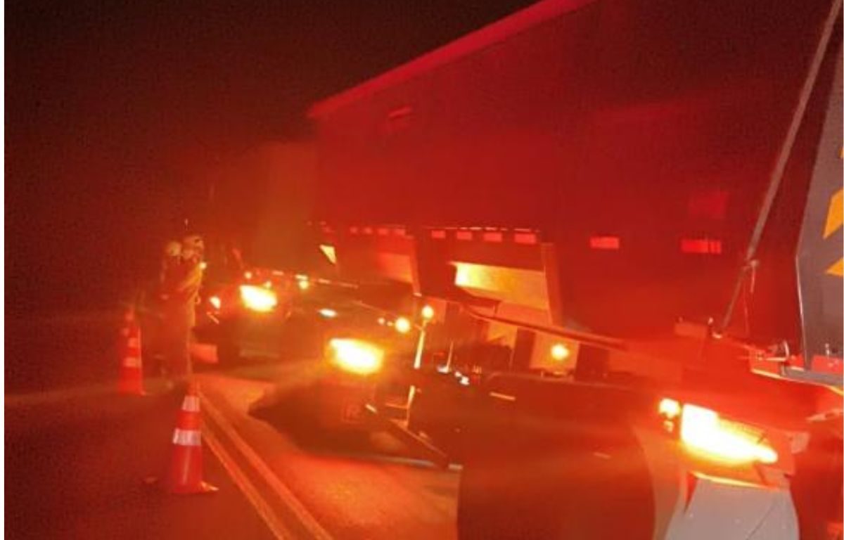 Homem morre após tentar subir em carreta em movimento, no interior de Goiás
