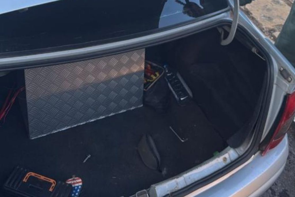 Ação rápida de bombeiros salva bebê de 2 anos trancado dentro de carro em Anápolis