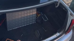 Ação rápida de bombeiros salva bebê de 2 anos trancado dentro de carro em Anápolis