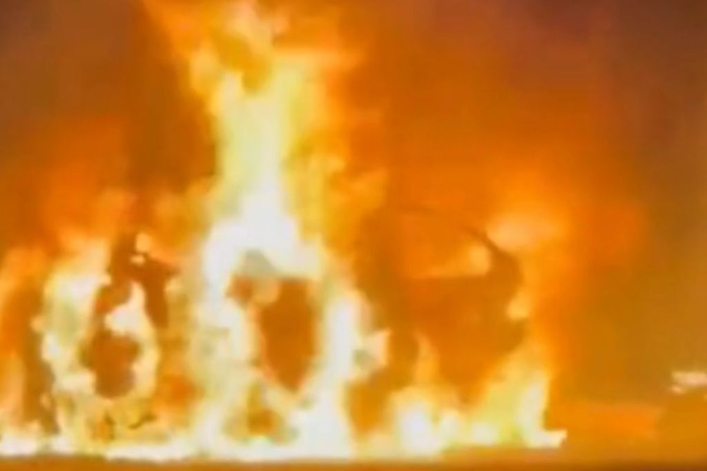 Motorista salva mulher e bebê de carro em chamas na Marginal Botafogo