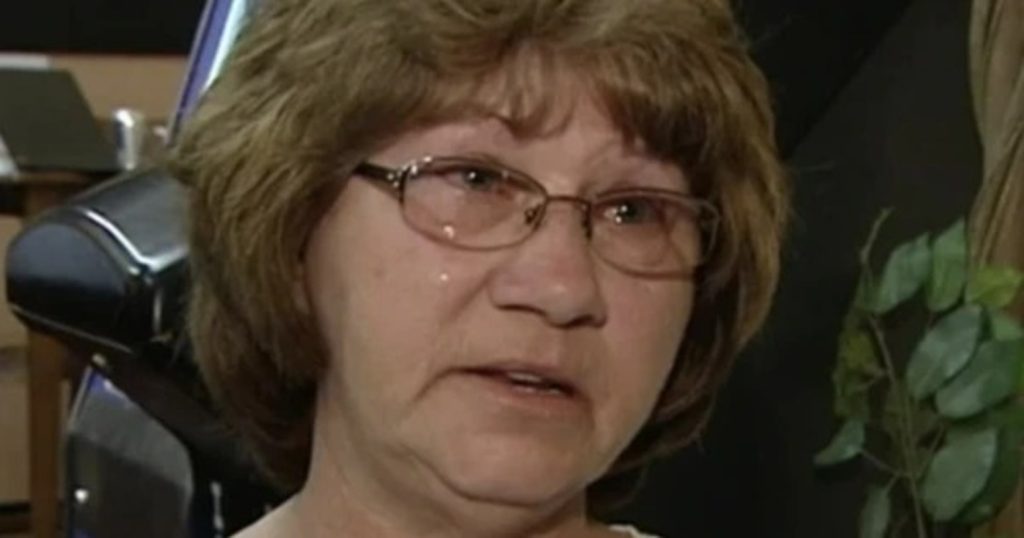 Escola demite professora após descobrir que ela dava comida a alunos sem dinheiro para o lanche