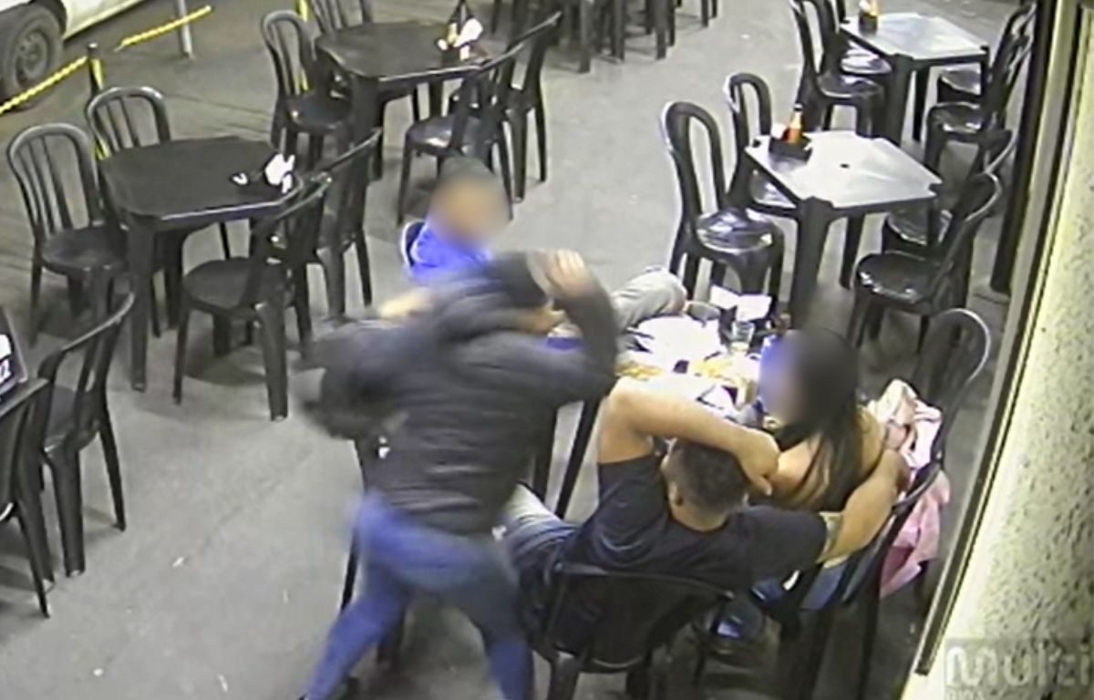 Câmeras flagram ação da mulher que encontrou o companheiro com outra em jantinha de Aparecida de Goiânia