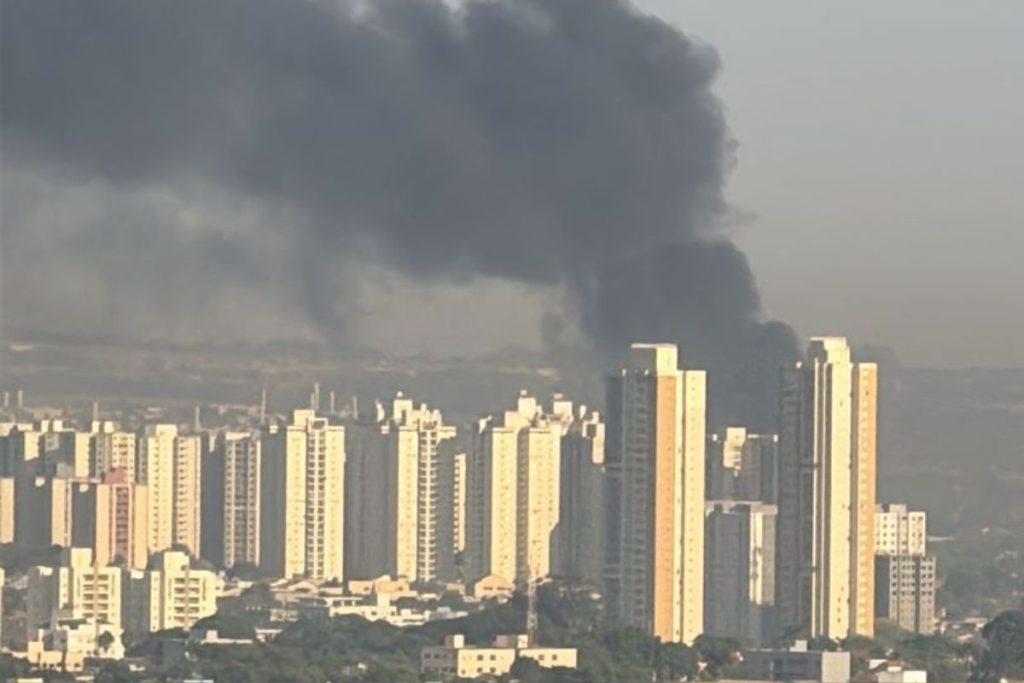 Imagens impressionantes mostram incêndio de grandes proporções que atingiu Goiânia