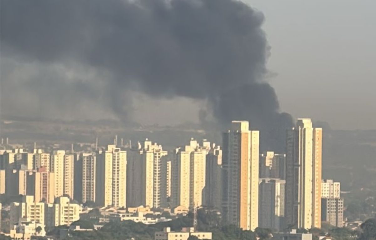 Imagens impressionantes mostram incêndio de grandes proporções que atingiu Goiânia