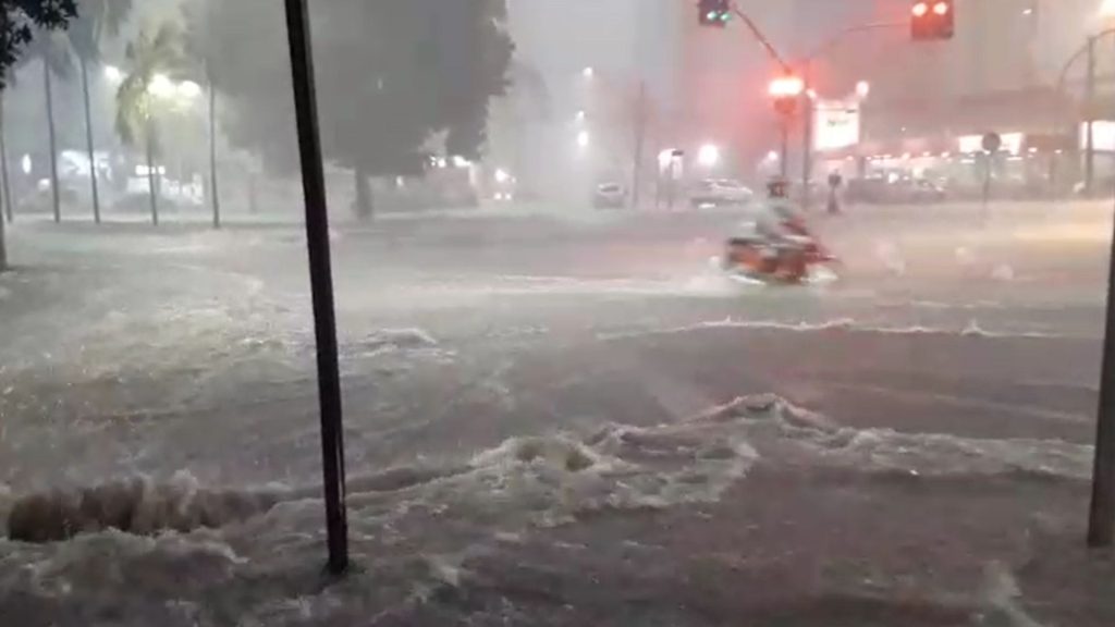 Tempestade atingiu vários pontos de Goiânia.