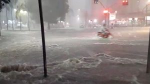 Tempestade atingiu vários pontos de Goiânia.