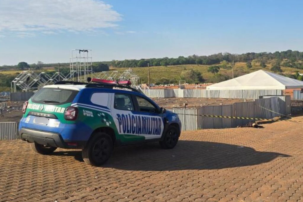 Jovem foi morto em frente a espaço para eventos de Aparecida de Goiânia. (Foto: Reprodução)