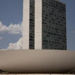 Senado aprova PEC que muda regras dos precatórios