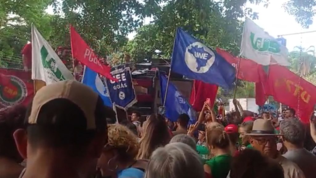 Manifestantes se reuniram contra a PEC da Blindagem e o PL da Anistia.