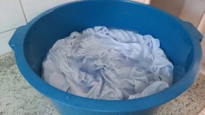 O segredo da Marinha para manter as roupas brancas sempre impecáveis