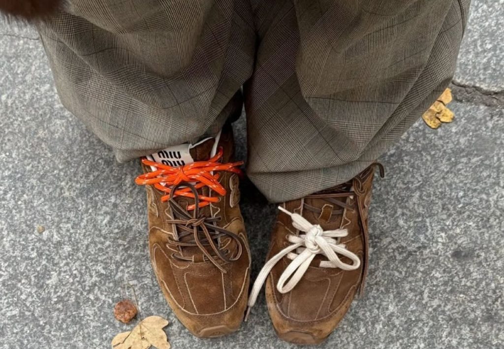 Tênis “doce de leite” é o novo queridinho e promete combinar com qualquer look