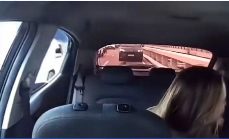 Motorista de aplicativo e passageira ficam sem acreditar em quem entrou de surpresa no carro