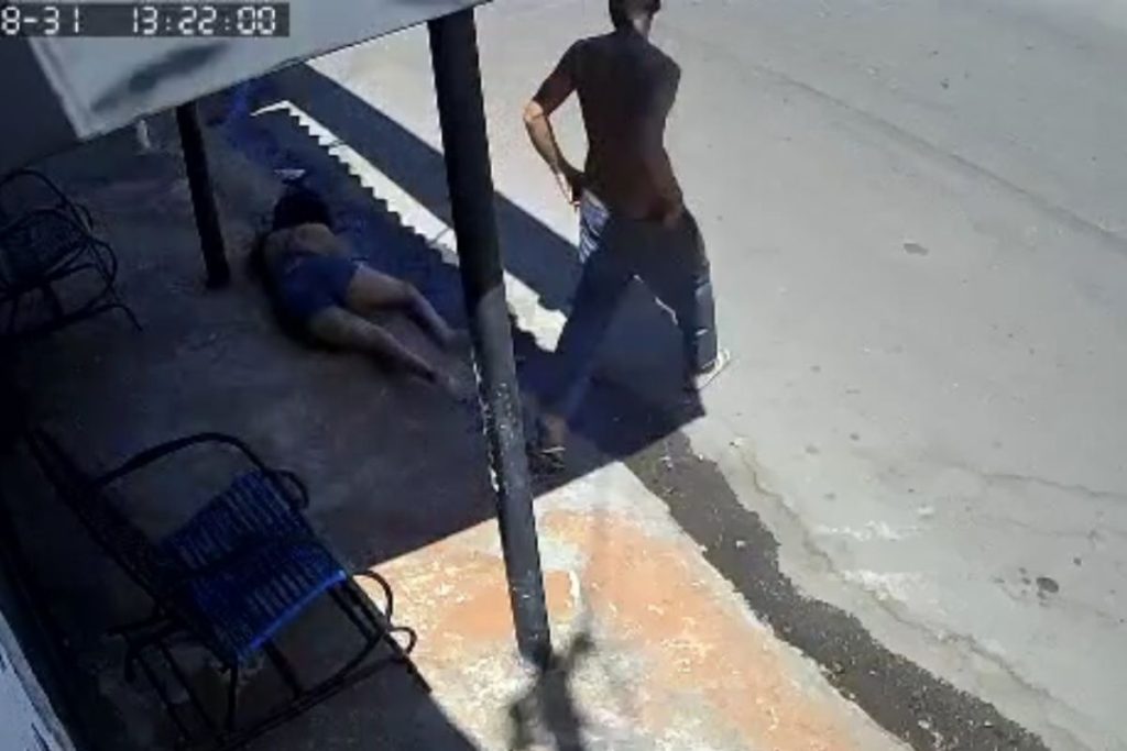 Homem é preso em Aparecida de Goiânia após espancar companheira com ajuda da ex, diz polícia