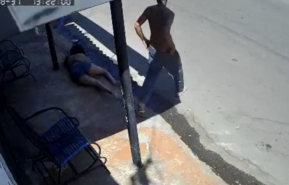 Homem é preso em Aparecida de Goiânia após espancar companheira com ajuda da ex, diz polícia