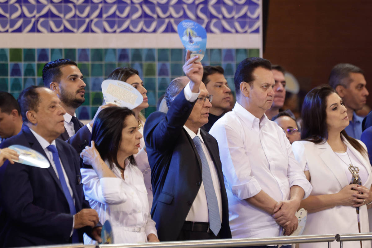 Sem Tarcísio e Nunes, missa em Aparecida é acompanhada por Alckmin