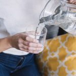 Não é a geladeira nem o purificador: a invenção brasileira que deixa a água mais gelada e gostosa