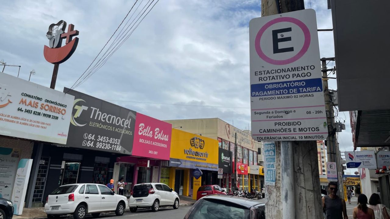 Cobrança de estacionamento rotativo em Anápolis servirá para subsidiar transporte coletivo, anuncia prefeito