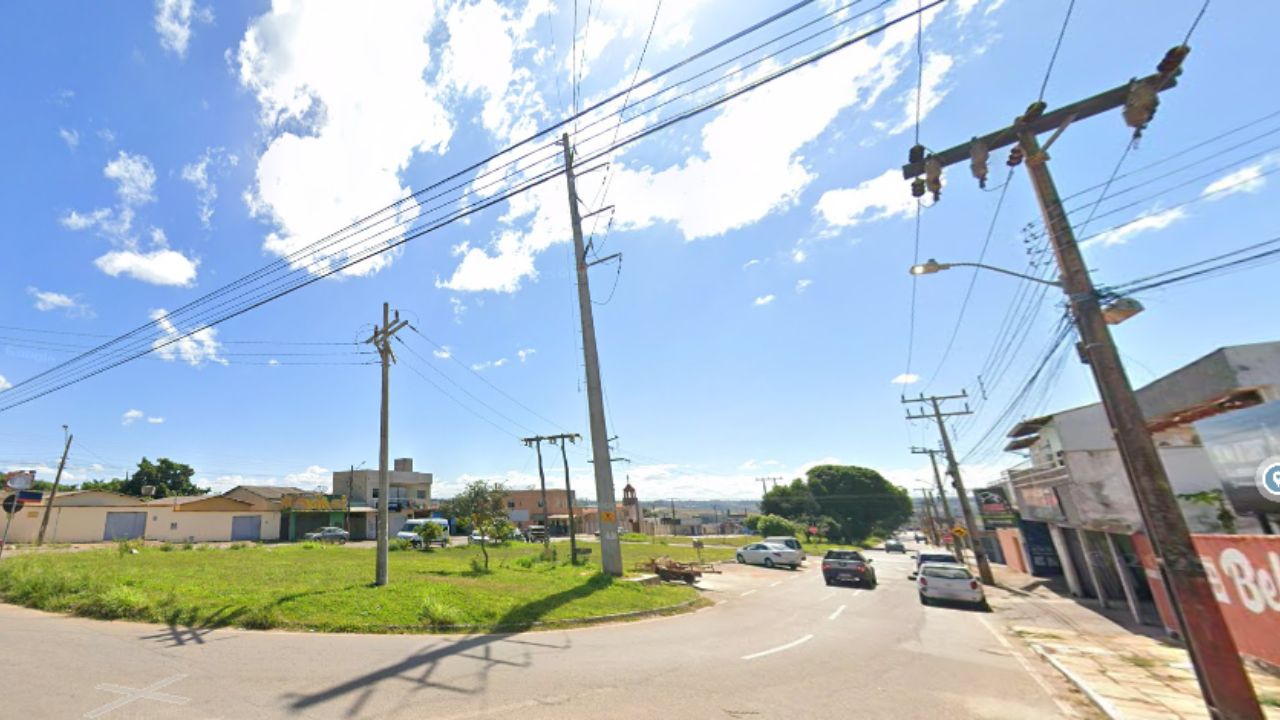 Avenida no Recanto do Sol