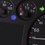 O que significa quando a seta do carro pisca mais rápido e por que isso pode ser um problema