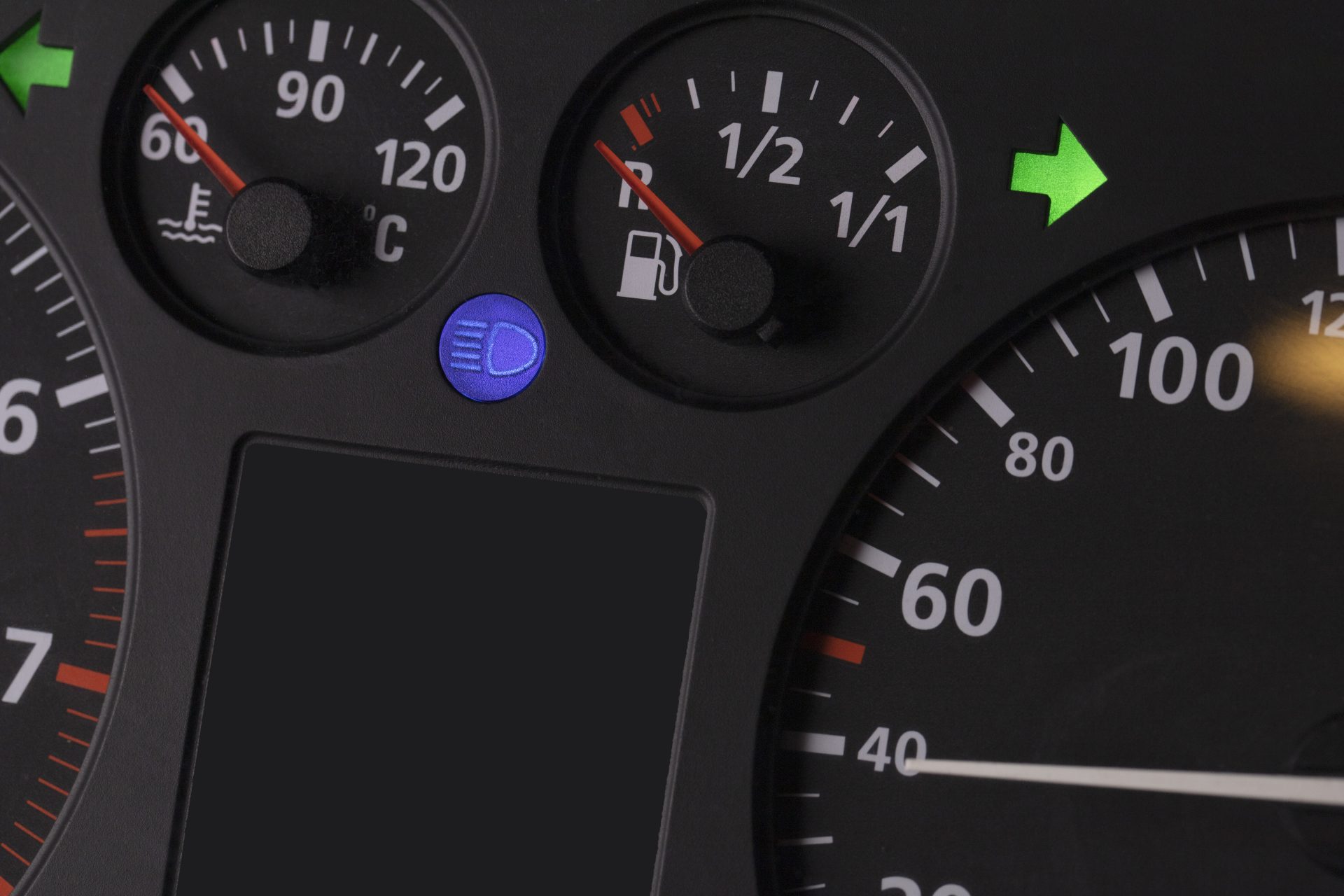 O que significa quando a seta do carro pisca mais rápido e por que isso pode ser um problema