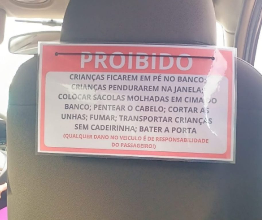 Motorista de aplicativo resolve colocar placa com aviso direto aos passageiros: “Proibido”