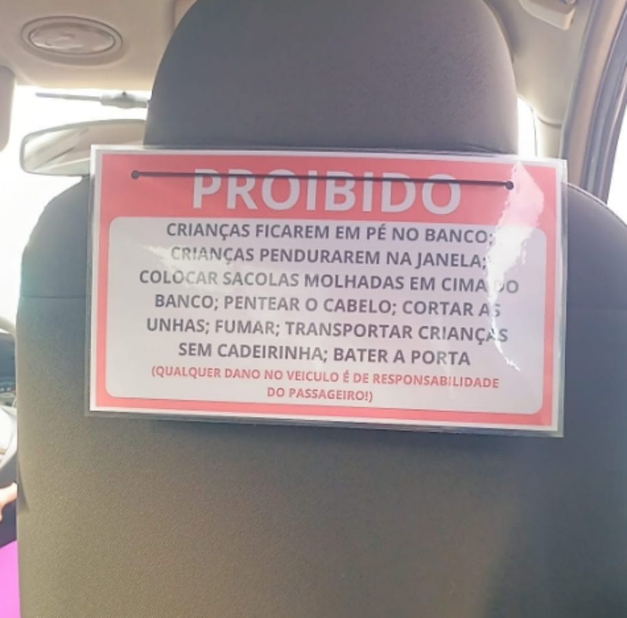 Motorista de aplicativo resolve colocar placa com aviso direto aos passageiros: “Proibido”
