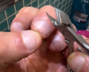 A melhor forma de amolar o alicate em casa, sem precisar comprar um novo