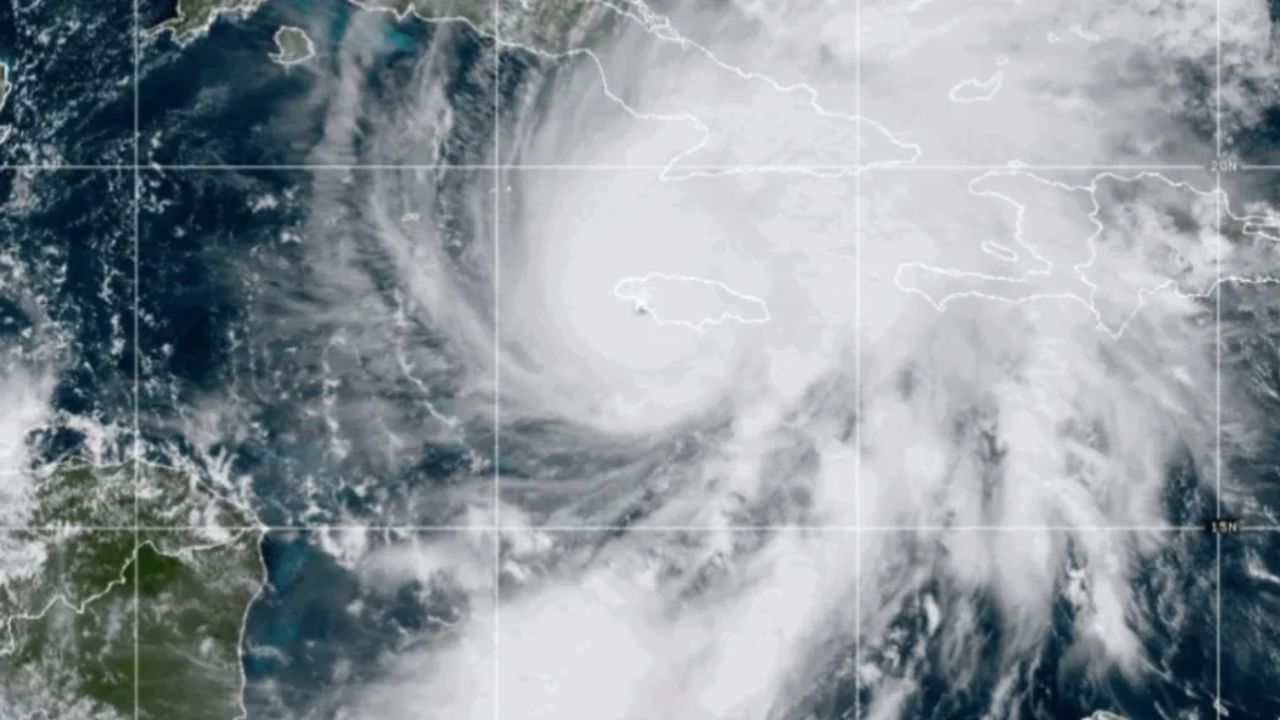 Furacão Melissa atinge Jamaica com categoria máxima e pode ser a ‘tempestade do século’