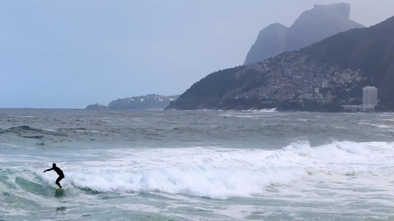 Fim de semana no Rio terá mar de ressaca e frente fria