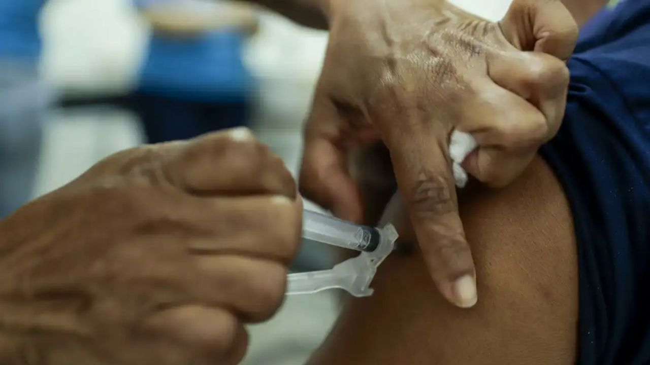 Dia D de multivacinação é realizado neste sábado em todo o país