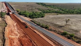 Com recursos do Fundeinfra, Goinfra duplica trecho da GO-139 na ligação de Piracanjuba a Caldas Novas (Foto: Silvano Vital e Cristiano Oliveira) RODOVIAS