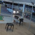 Câmera flagra momento em que motociclista invade pista e sofre grave acidente, no interior de Goiás