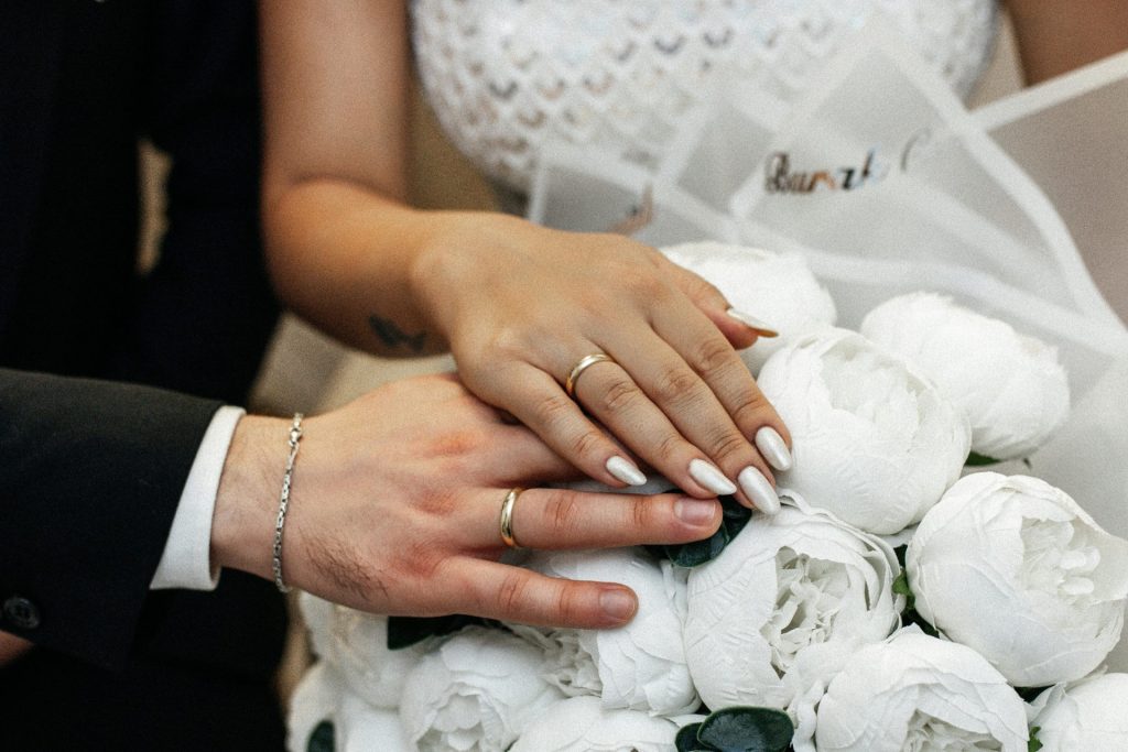 Pesquisa surpreende ao mostrar qual é a idade ideal para casar e ter filhos