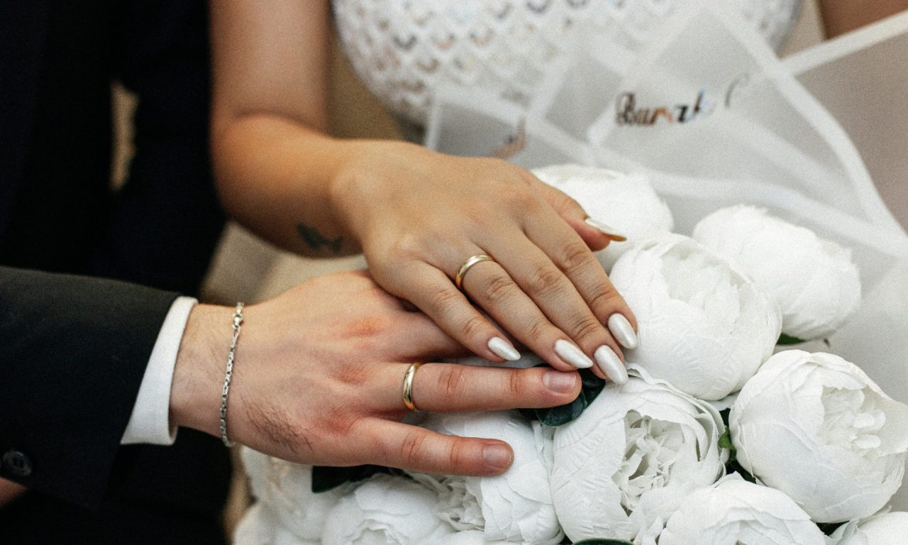 Pesquisa surpreende ao mostrar qual é a idade ideal para casar e ter filhos